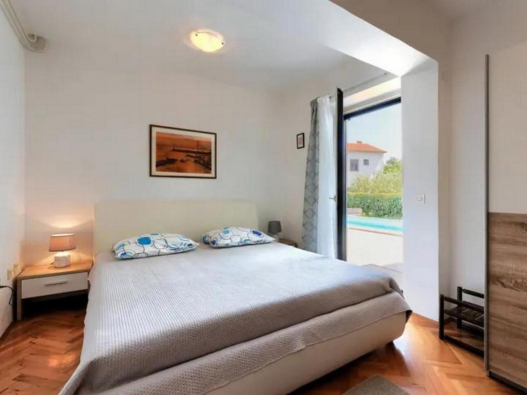 House With A Swimming Pool - 23000